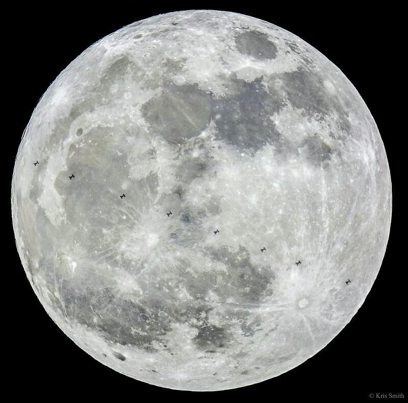 Il passaggio della Stazione Spaziale Internazionale davanti alla Superluna. Fonte: NASA